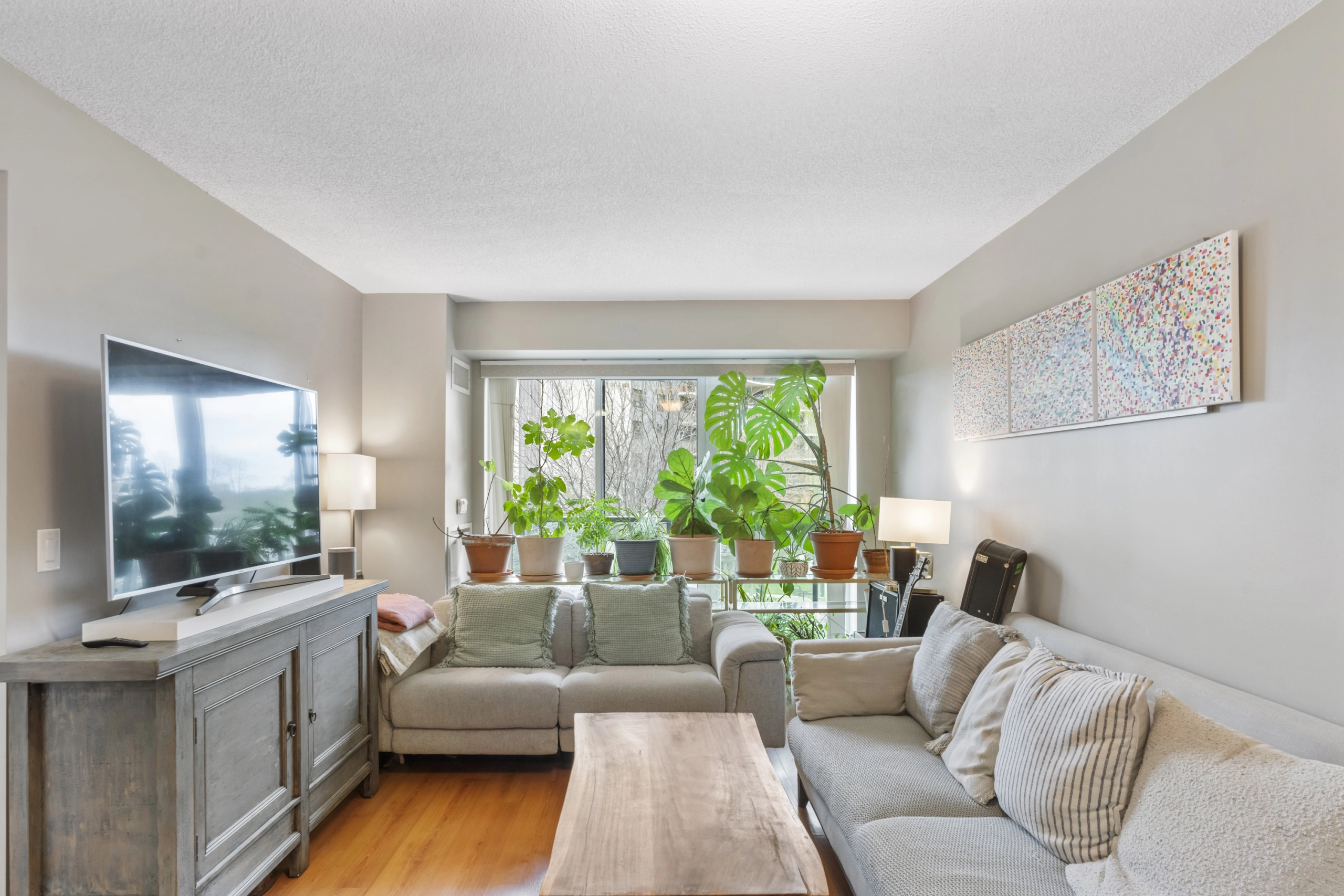 Living room of 1403 Royal York Road unit 306 located in Etobicoke which is listed by Etobicoke real estate agent Marco Pedri.