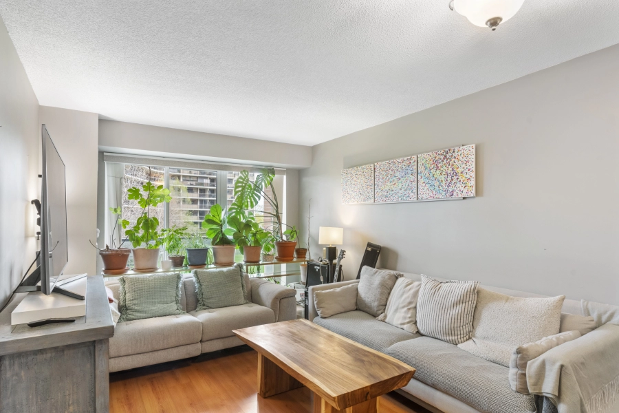 Living room of 1403 Royal York Road unit 306 located in Etobicoke which is listed by Etobicoke real estate agent Marco Pedri.