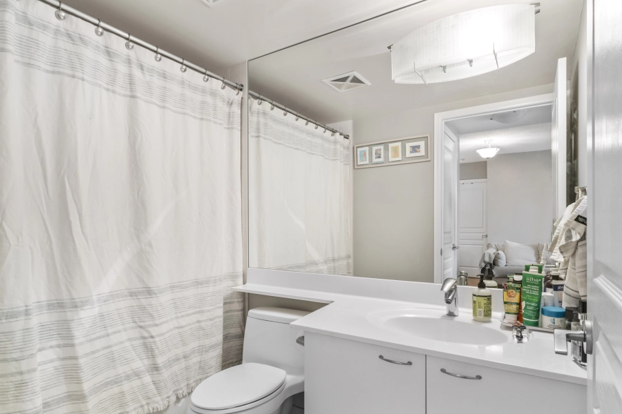 Bathroom of 1403 Royal York Road unit 306 located in Etobicoke which is listed by Etobicoke real estate agent Marco Pedri.