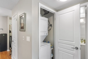 Laundry of 1403 Royal York Road unit 306 located in Etobicoke which is listed by Etobicoke real estate agent Marco Pedri.