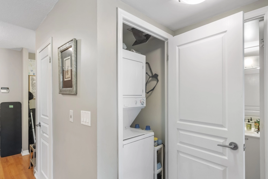 Laundry of 1403 Royal York Road unit 306 located in Etobicoke which is listed by Etobicoke real estate agent Marco Pedri.