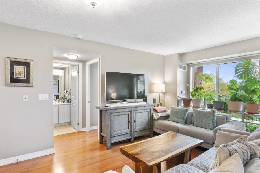 Living room of 1403 Royal York Road unit 306 located in Etobicoke which is listed by Etobicoke real estate agent Marco Pedri.